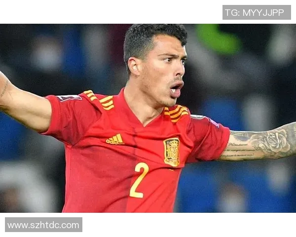 球星在足球场上偷吃零食事件曝光 网友热议球员赛中偷吃行为